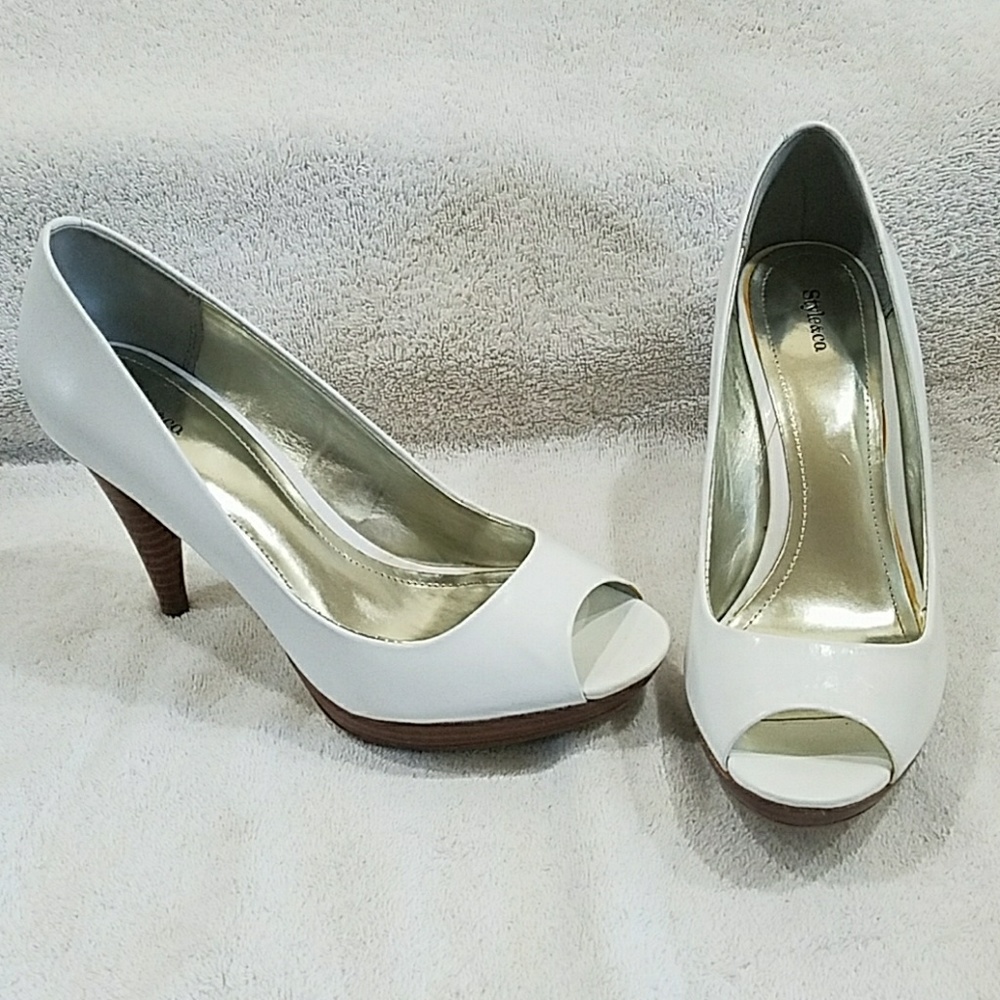 Style & Co White peep toe Heels